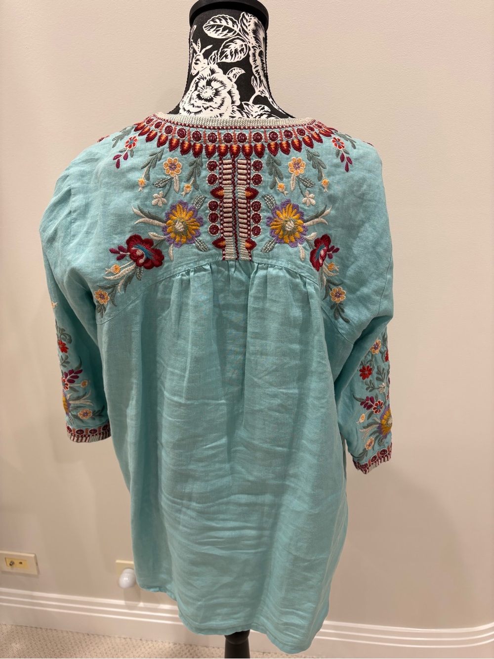 Johnny Was blue embroidered linen top size medium. Excellent condition! - Picture 3 of 7